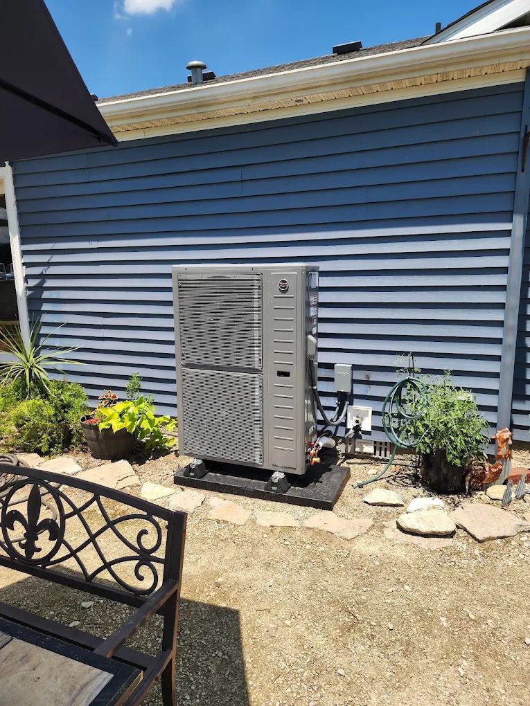 Variable-speed heat pump installed on a composite pad
